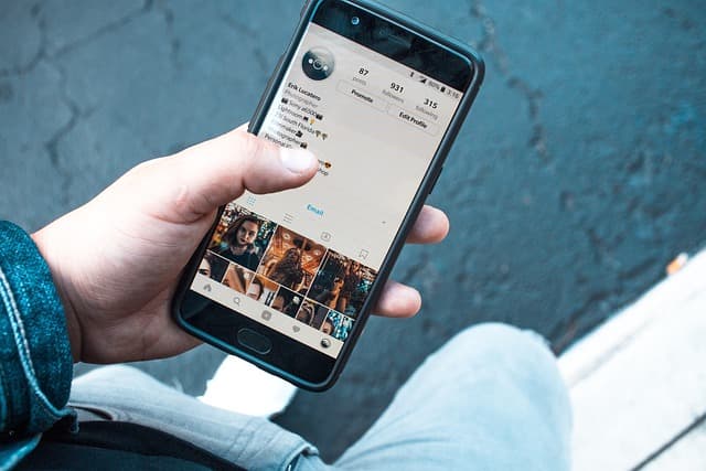 Comment créer une application de chat en temps réel : guide complet